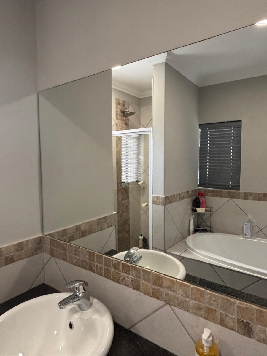 To Let 2 Bedroom Property for Rent in Olympus AH Gauteng