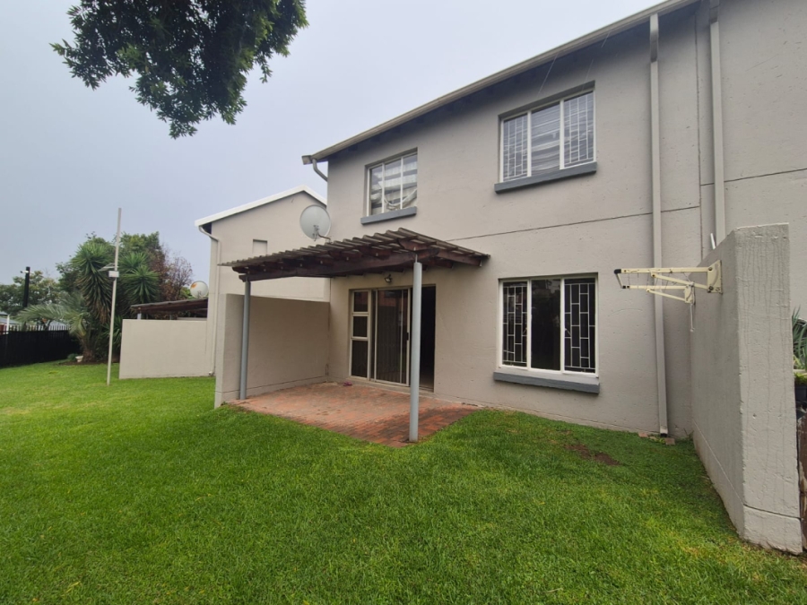 3 Bedroom Property for Sale in Greenstone Hill Gauteng