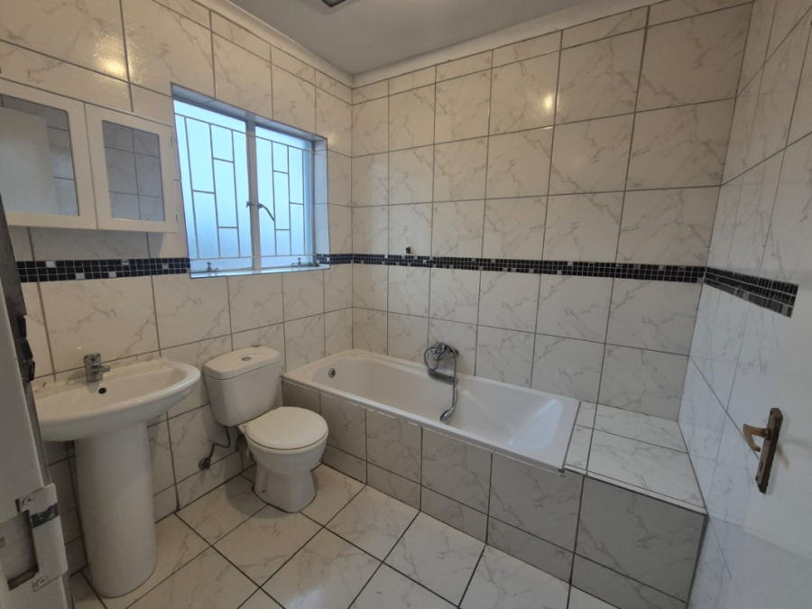 3 Bedroom Property for Sale in Greenstone Hill Gauteng
