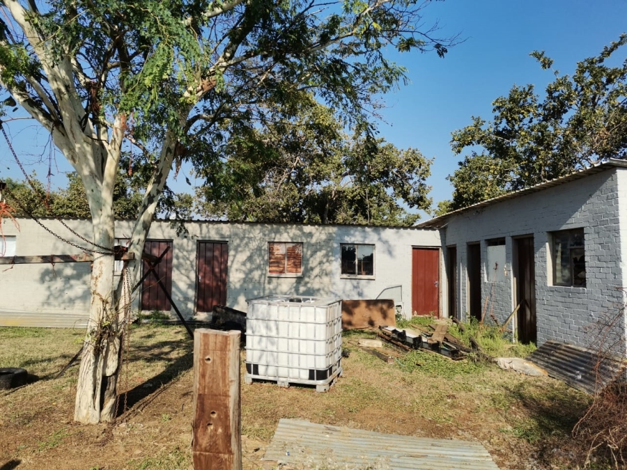 6 Bedroom Property for Sale in Lusthof Gauteng