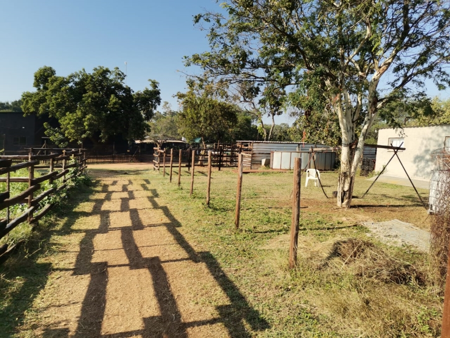 6 Bedroom Property for Sale in Lusthof Gauteng