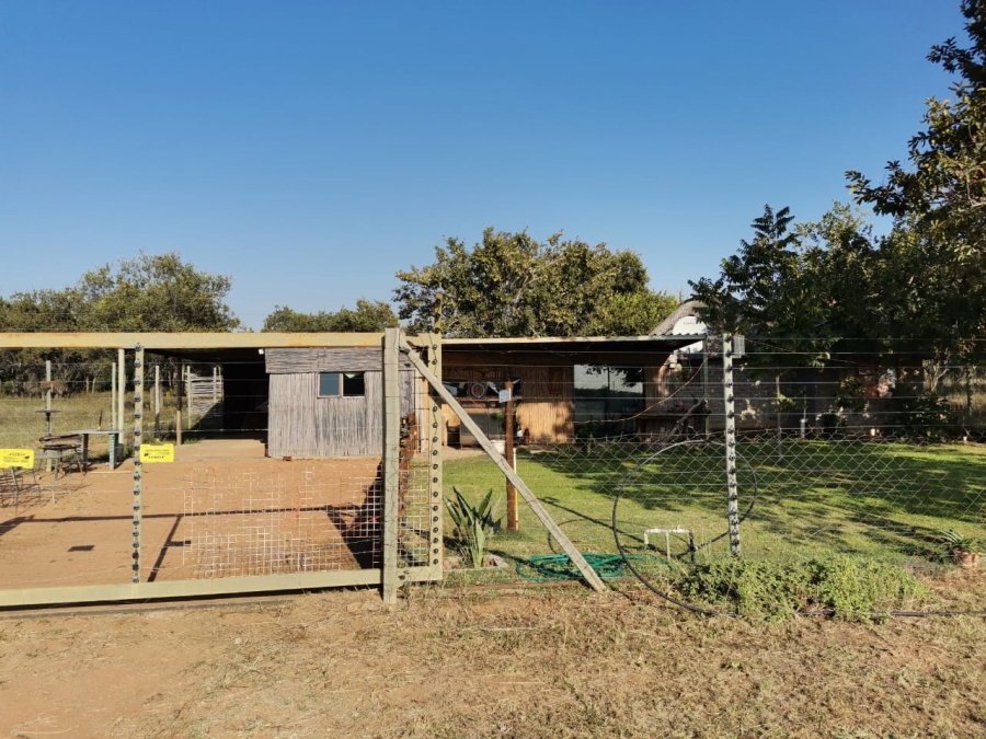 6 Bedroom Property for Sale in Lusthof Gauteng