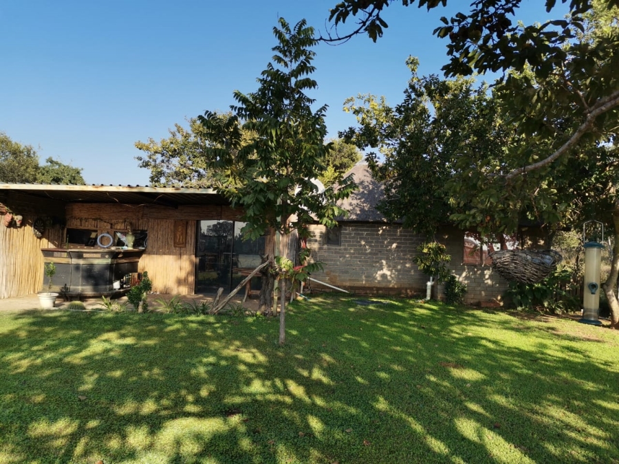 6 Bedroom Property for Sale in Lusthof Gauteng