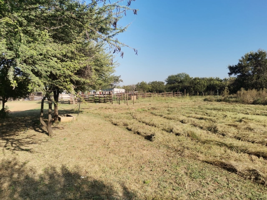 6 Bedroom Property for Sale in Lusthof Gauteng