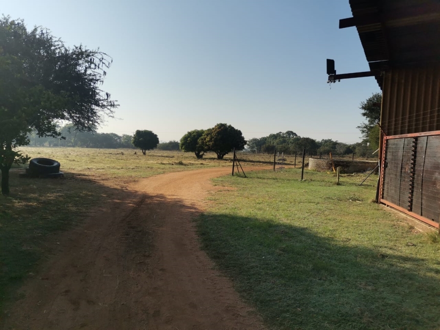 6 Bedroom Property for Sale in Lusthof Gauteng