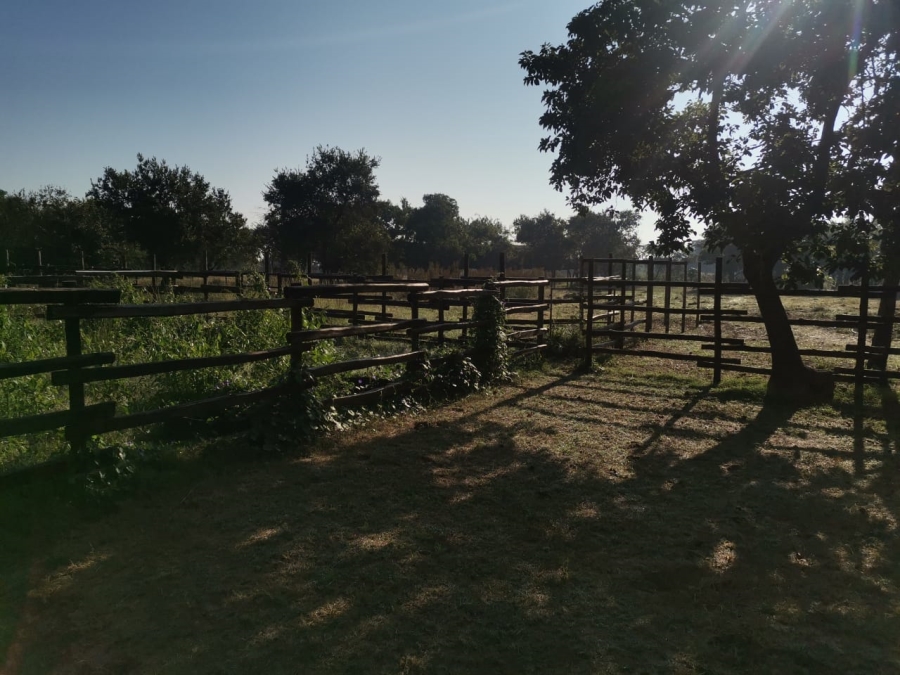 6 Bedroom Property for Sale in Lusthof Gauteng