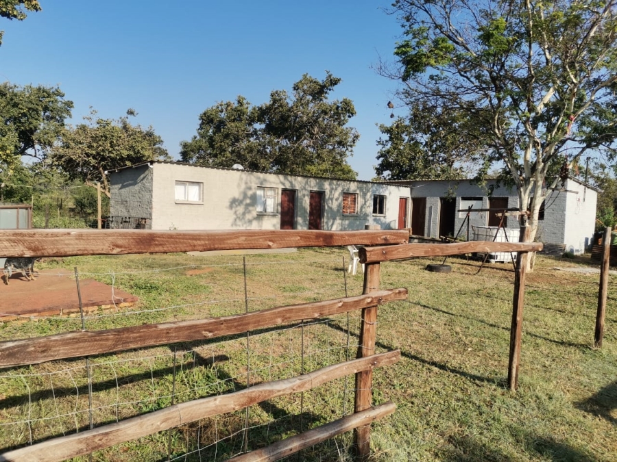 6 Bedroom Property for Sale in Lusthof Gauteng
