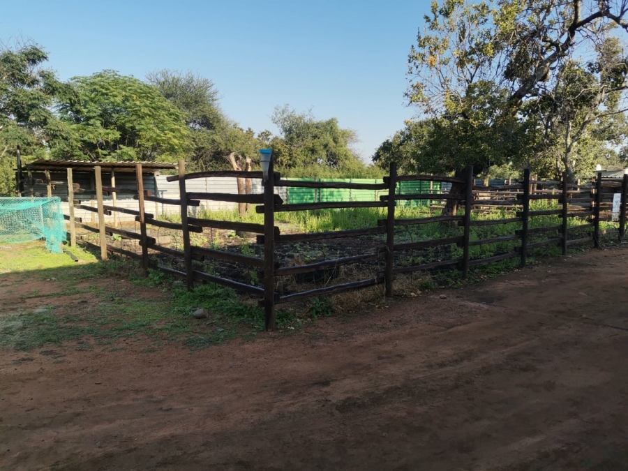 6 Bedroom Property for Sale in Lusthof Gauteng