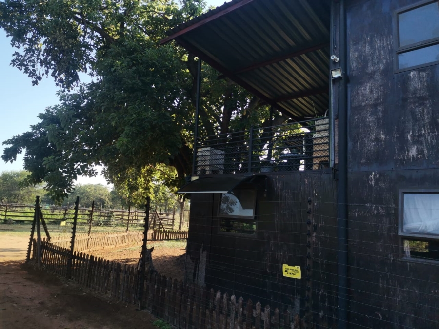 6 Bedroom Property for Sale in Lusthof Gauteng