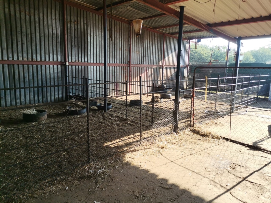 6 Bedroom Property for Sale in Lusthof Gauteng