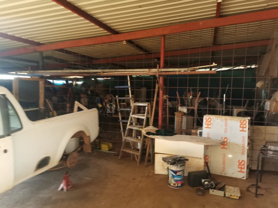 6 Bedroom Property for Sale in Lusthof Gauteng