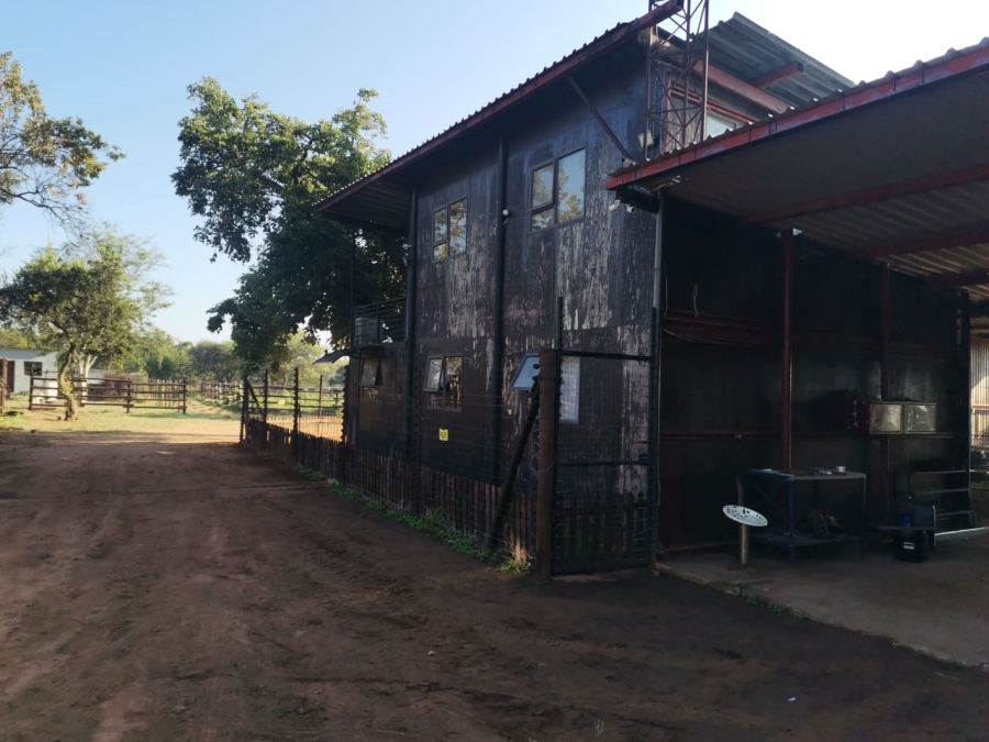 6 Bedroom Property for Sale in Lusthof Gauteng