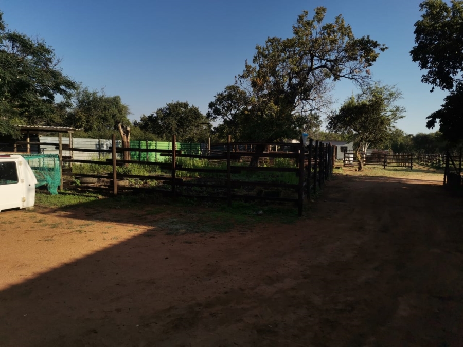6 Bedroom Property for Sale in Lusthof Gauteng