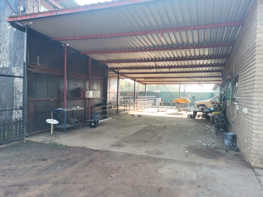6 Bedroom Property for Sale in Lusthof Gauteng