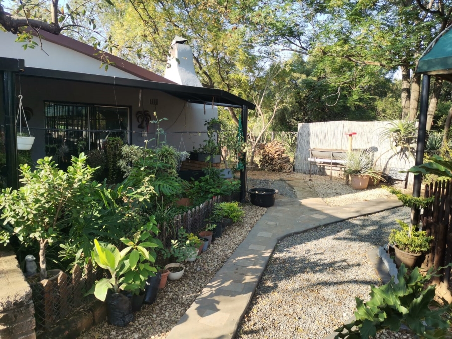 6 Bedroom Property for Sale in Lusthof Gauteng