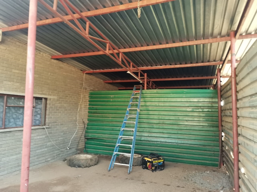 6 Bedroom Property for Sale in Lusthof Gauteng