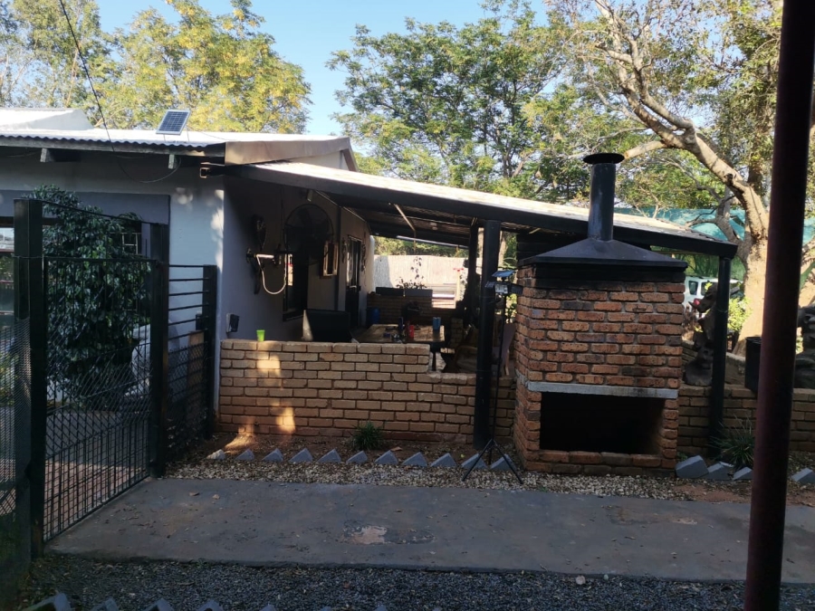 6 Bedroom Property for Sale in Lusthof Gauteng