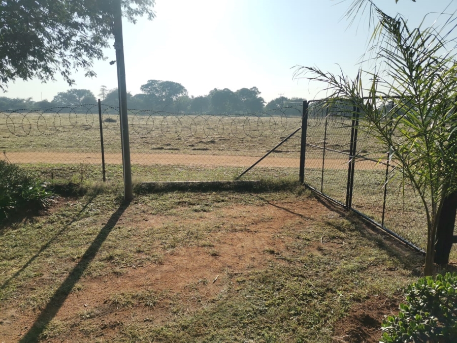 6 Bedroom Property for Sale in Lusthof Gauteng