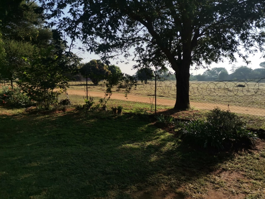 6 Bedroom Property for Sale in Lusthof Gauteng