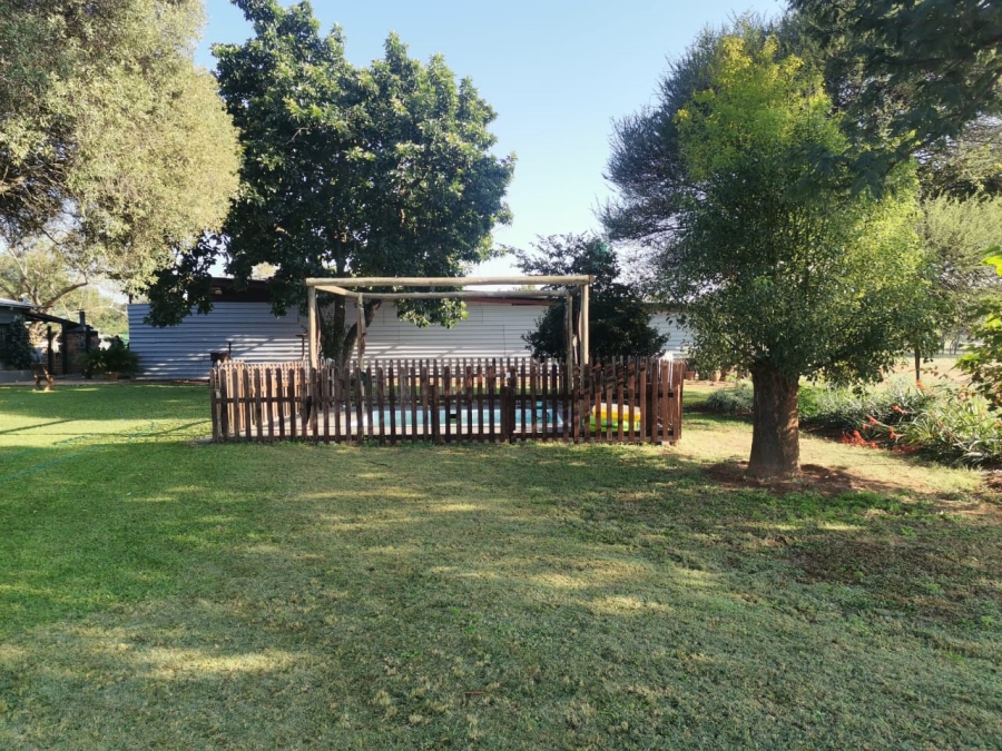 6 Bedroom Property for Sale in Lusthof Gauteng
