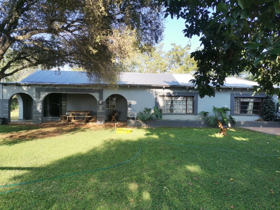 6 Bedroom Property for Sale in Lusthof Gauteng