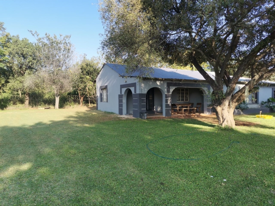 6 Bedroom Property for Sale in Lusthof Gauteng
