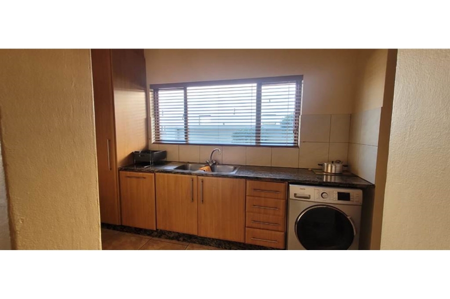 To Let 5 Bedroom Property for Rent in Carlswald North Estate Gauteng