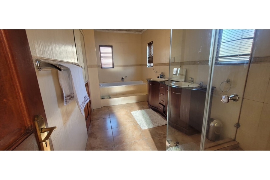 To Let 5 Bedroom Property for Rent in Carlswald North Estate Gauteng