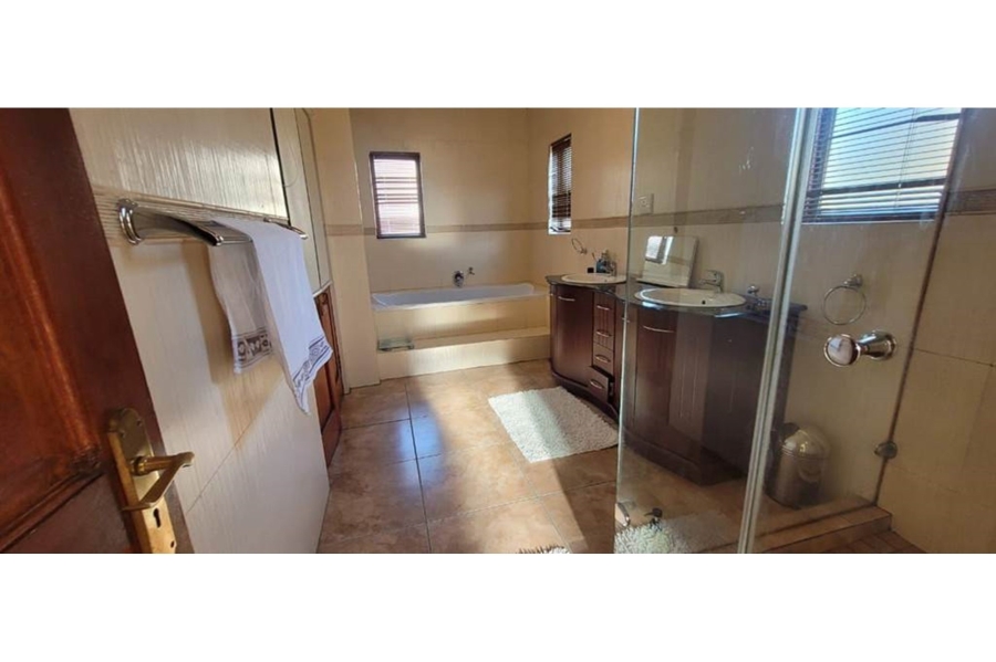 To Let 5 Bedroom Property for Rent in Carlswald North Estate Gauteng