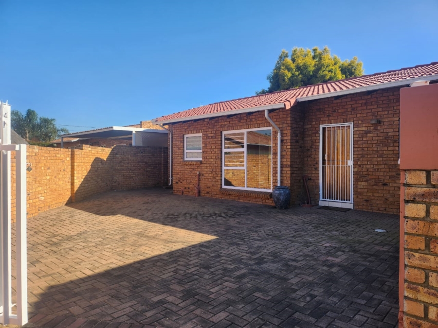 To Let 3 Bedroom Property for Rent in Ravenswood Gauteng