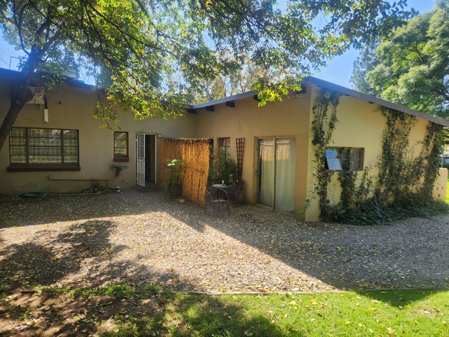 10 Bedroom Property for Sale in Glen Austin Gauteng
