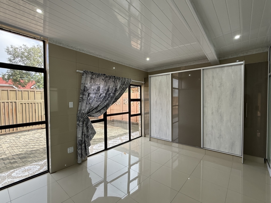 To Let 2 Bedroom Property for Rent in Parkdene Gauteng