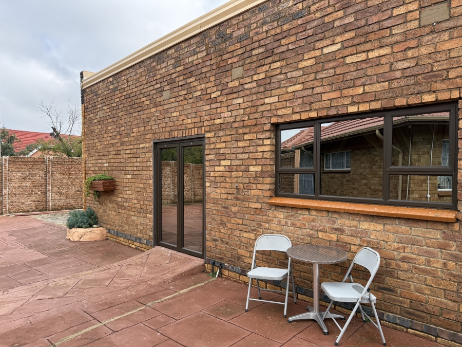To Let 2 Bedroom Property for Rent in Parkdene Gauteng
