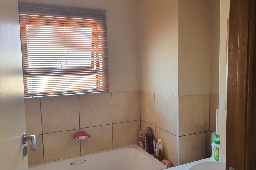2 Bedroom Property for Sale in Greenstone Hill Gauteng