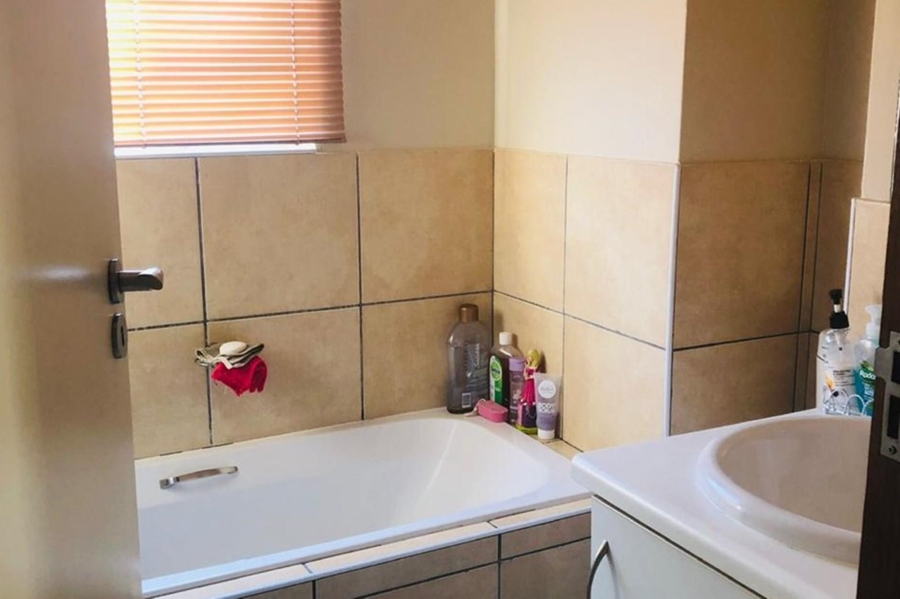 2 Bedroom Property for Sale in Greenstone Hill Gauteng