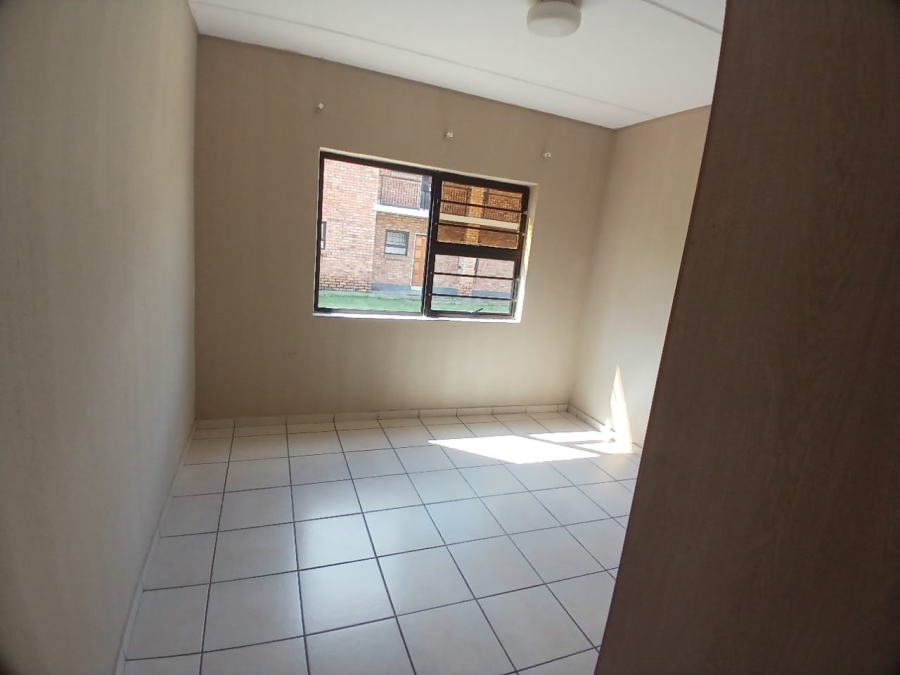 To Let 2 Bedroom Property for Rent in Karenpark Gauteng