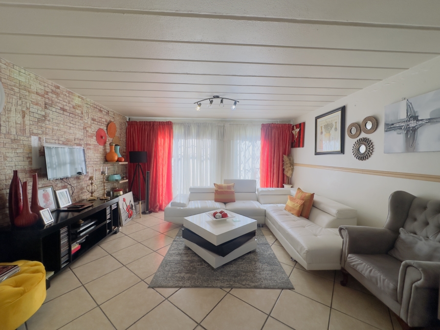 2 Bedroom Property for Sale in Verwoerdpark Gauteng