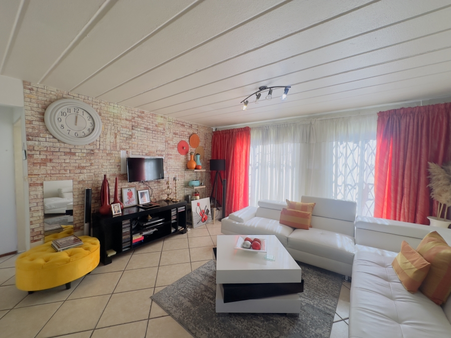 2 Bedroom Property for Sale in Verwoerdpark Gauteng