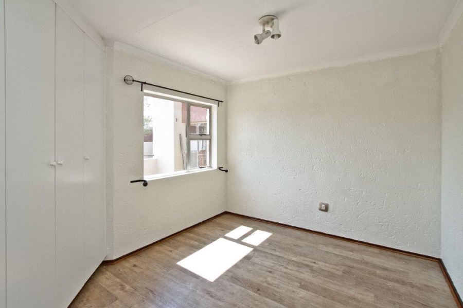To Let 2 Bedroom Property for Rent in Bedfordview Gauteng