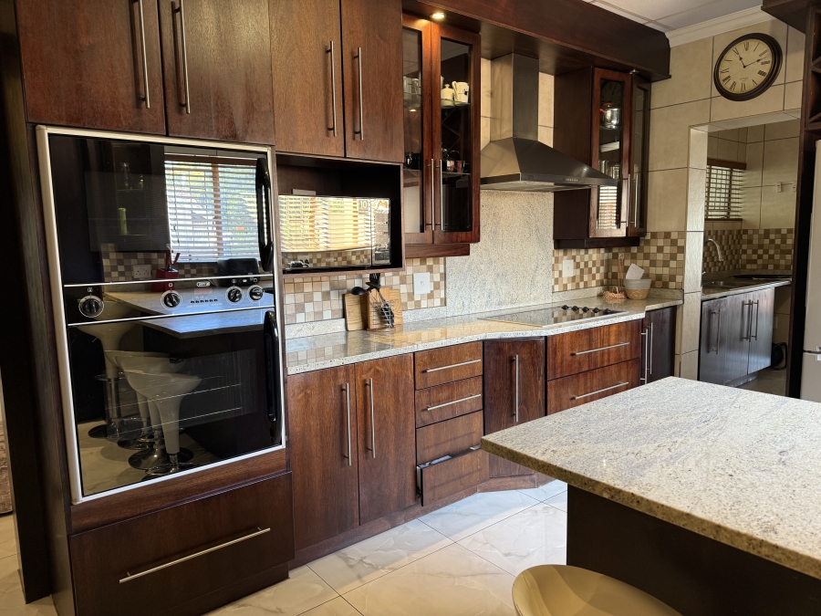 4 Bedroom Property for Sale in Flora Gardens Gauteng