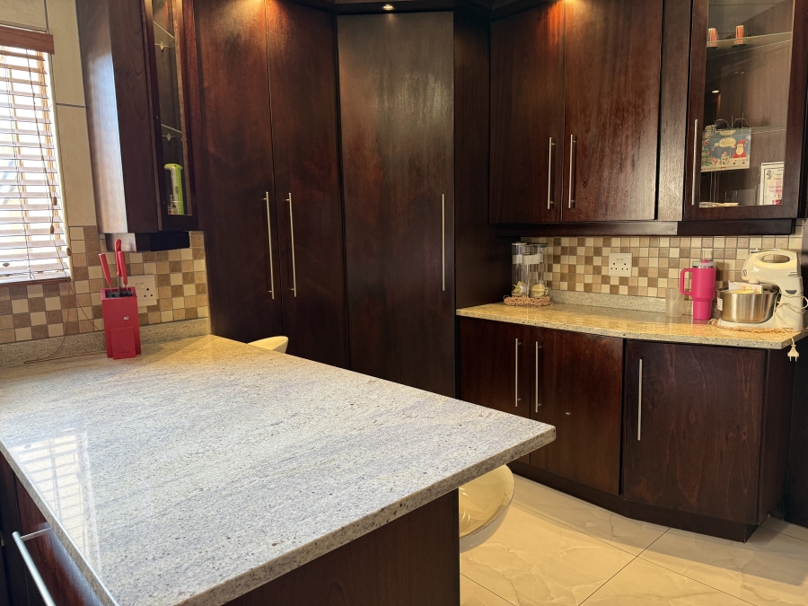 4 Bedroom Property for Sale in Flora Gardens Gauteng