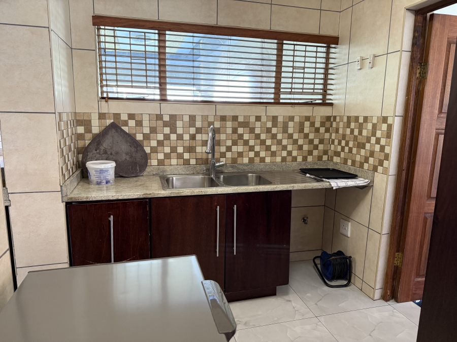 4 Bedroom Property for Sale in Flora Gardens Gauteng