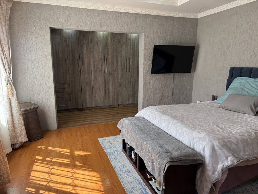 4 Bedroom Property for Sale in Flora Gardens Gauteng