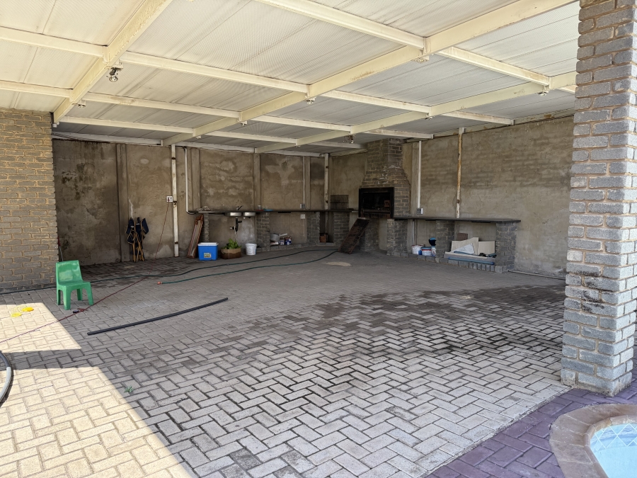 4 Bedroom Property for Sale in Flora Gardens Gauteng