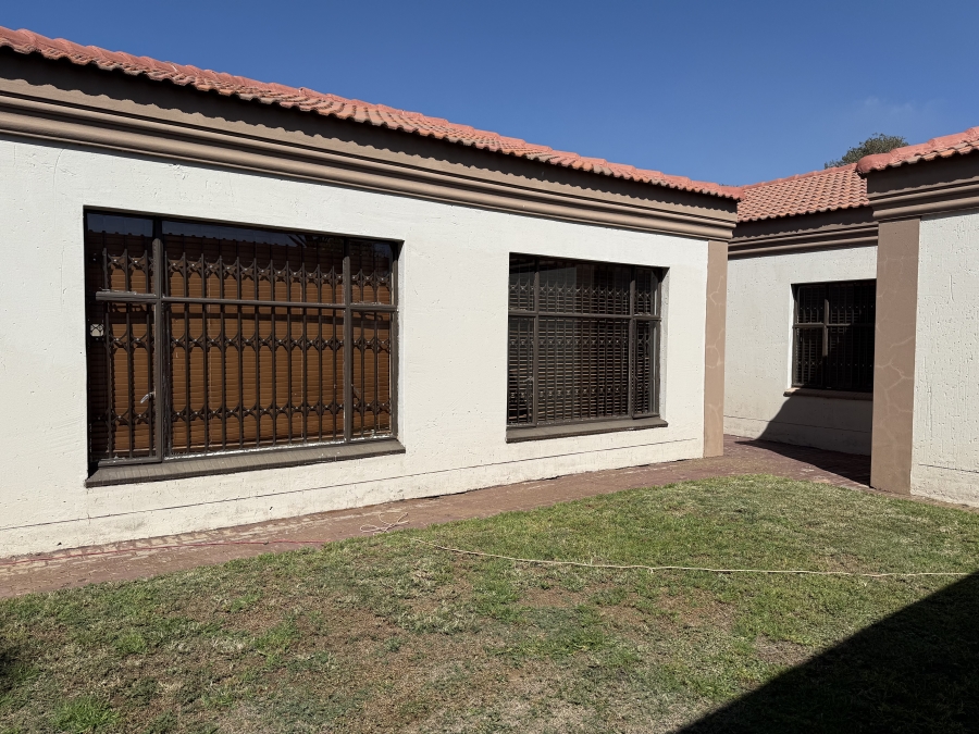 4 Bedroom Property for Sale in Flora Gardens Gauteng