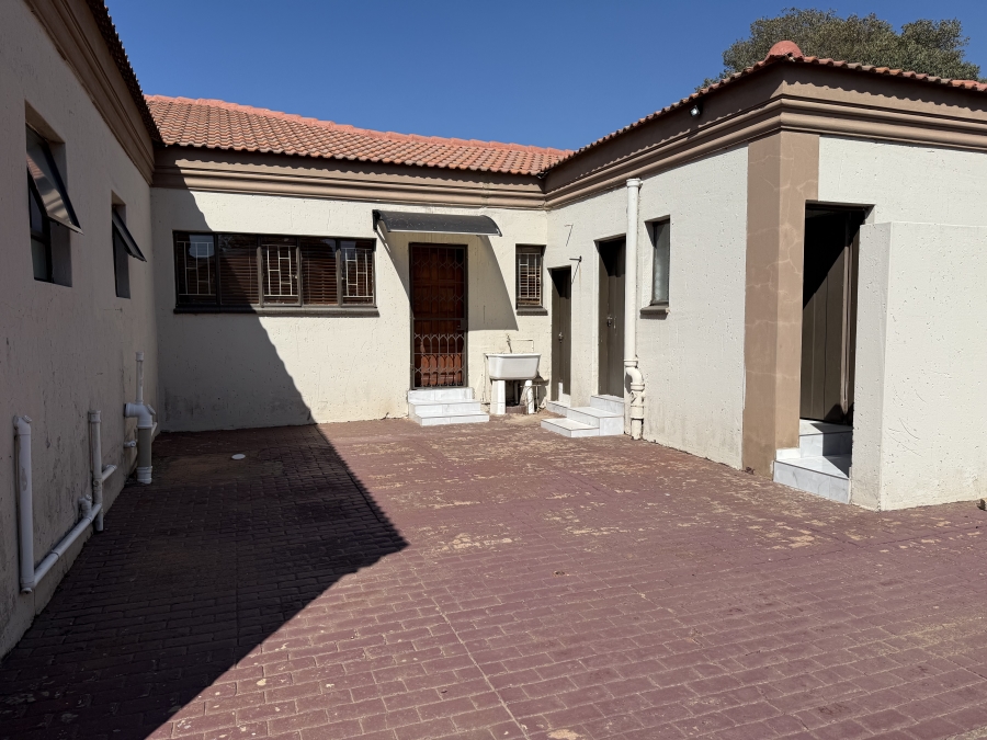 4 Bedroom Property for Sale in Flora Gardens Gauteng