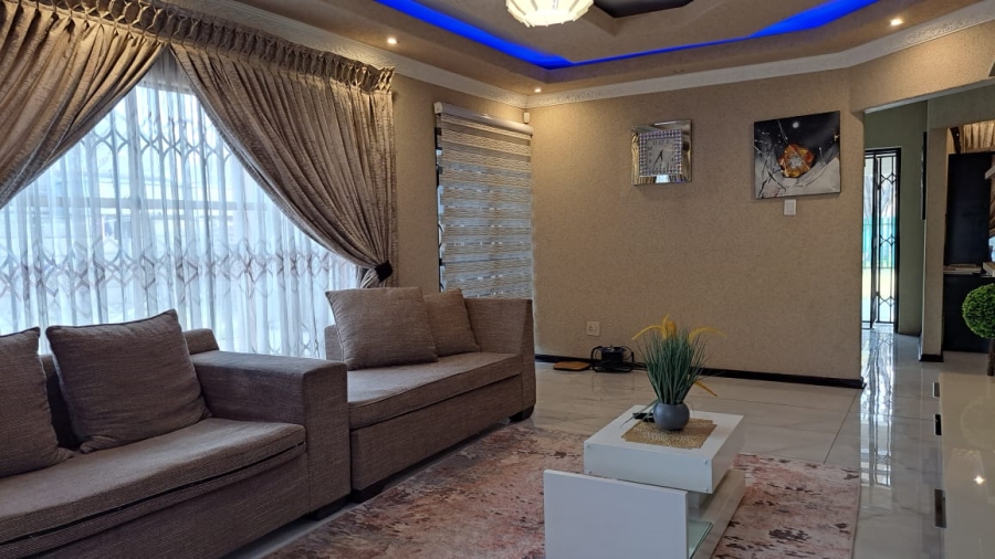 4 Bedroom Property for Sale in Flora Gardens Gauteng