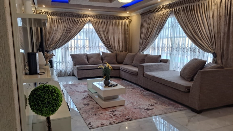 4 Bedroom Property for Sale in Flora Gardens Gauteng
