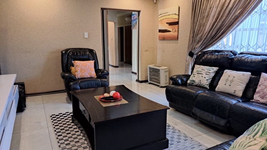 4 Bedroom Property for Sale in Flora Gardens Gauteng