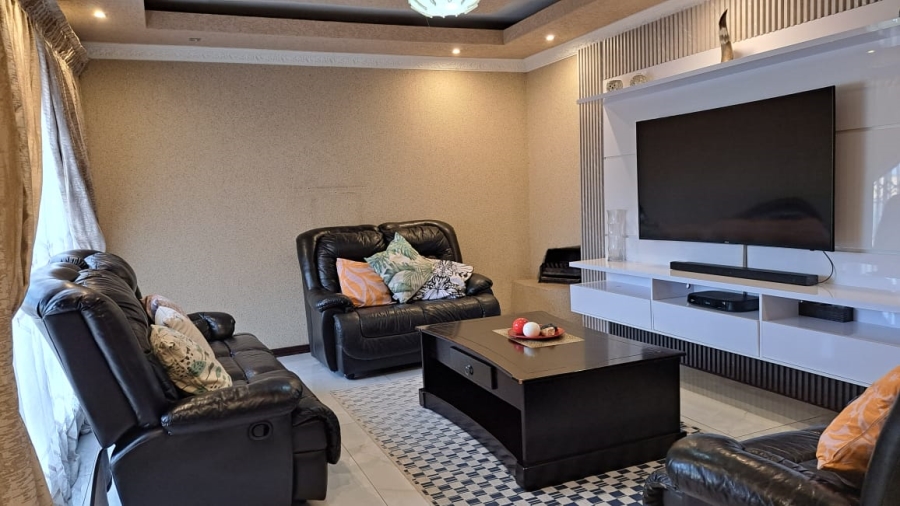 4 Bedroom Property for Sale in Flora Gardens Gauteng